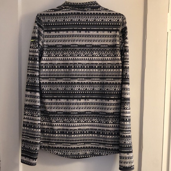 Nike Pro dri-fit warm 8 Bit 1/2 zip Athletic pullover - Picture 4 of 6